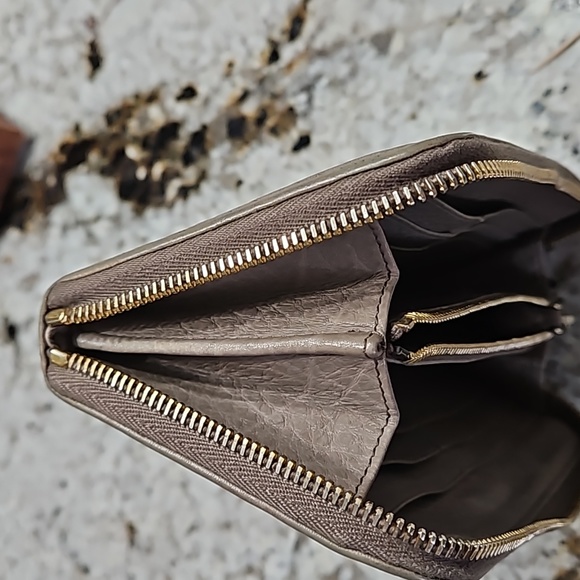 Authentic Prada wallet. - Picture 11 of 16